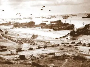 This famous photo shows Omaha Beach secured and dozens of ships unloading, thanks, in part, to the protective canopy of barrage balloons above. (From «Coast Guard at Normandy» by Scott T. Price.)